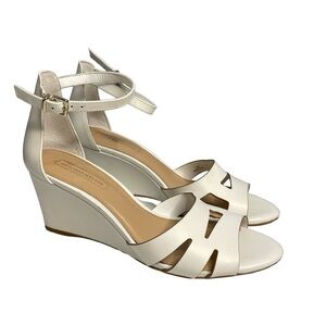 Antonio Melani Frasia white ankle strap  wedge sandal. Women size 7.5 peep toe